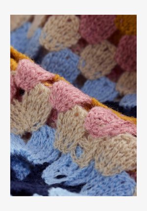 Tejido de punto con colores pastel, incluyendo rosa, azul, beige y amarillo. Patrón texturizado con bucles y ondas. Material suave, similar a la lana.