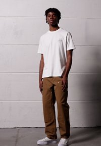 Carhartt WIP DOUBLE KNEE PANT - Calças - hamilton brown