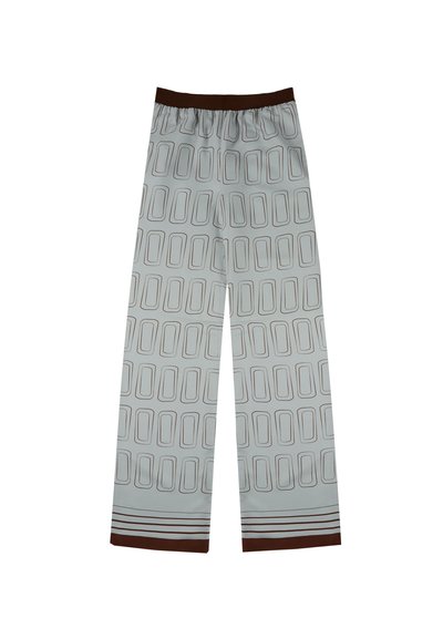 Pantalons bleu clair arborant un motif rectangulaire intégré aux contours foncés, avec une taille élastique marron et des accents de ourlet contrastants marron.