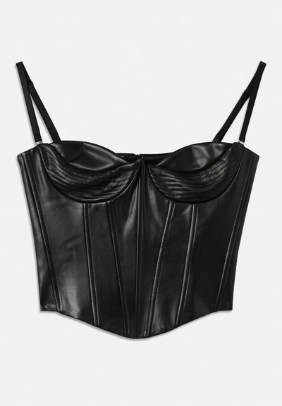 Sort faux læder korset-top med polstret buste, detaljeret syning, justerbare stropper og strukturerede sømme for en tætsiddende silhuet.