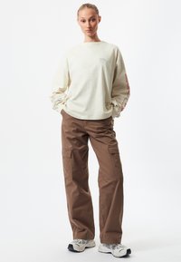 Dr.Denim DONNA CARGO - Cargobukser - walnut