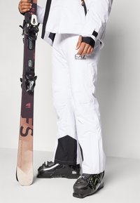 EA7 Emporio Armani KITZBUHEL PANT - Lyžiarske nohavice - white