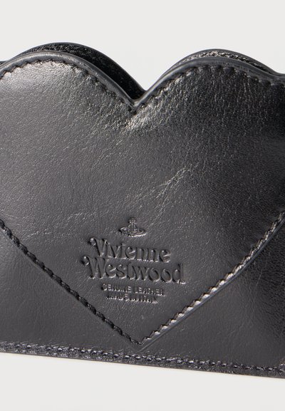 Zwart, echt leren portemonnee in hartvorm met geperst Vivienne Westwood-logo en gedetailleerd stiksel langs de randen.