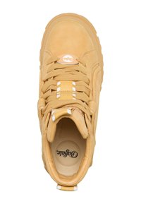 Beige höga sneakers med tjocka skosnören, vadderad krage, vit randig tungsdetalj och Buffallo-logotyp på innersulan och snörtaggen.