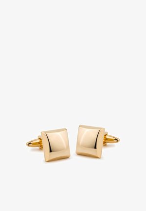 Para polerowanych złotych kwadratowych spinek do mankietów z lekko wypukłymi powierzchniami i zapięciami typu bullet back na białym tle.