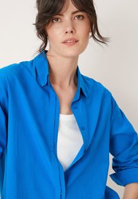 s.Oliver LOOSE FIT - Overhemdblouse - royalblau