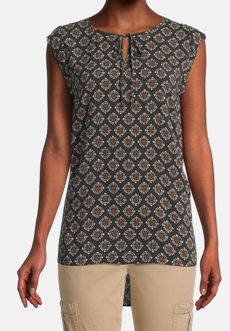 Mouwloze grijze tuniek met een diamantenpatroon in wit en bruin, voorzien van een keyhole-halslijn met een strik. De stof heeft een gladde textuur.