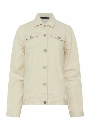 Giacca di denim color crema con maniche lunghe, chiusura frontale con bottoni, due tasche con patta sul petto e colletto classico.