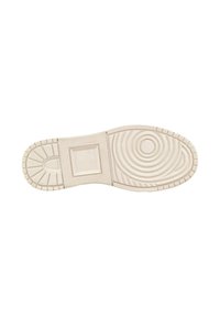 Sole di sneaker in gomma di colore avorio con motivi testurizzati, accenti circolari e quadrati, e un design del battistrada per una migliore aderenza.