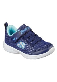 Zapatilla atlética azul marino con parte superior de malla, cordones elásticos y correa de Velcro. Presenta una plantilla bicolor azul y una suela de goma blanca con el logo.