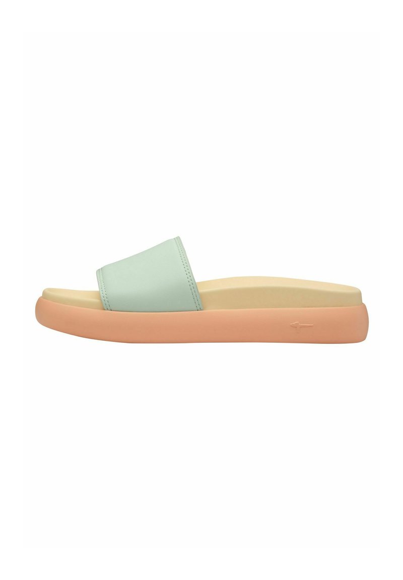 Sandal med remmar i ljusgrön syntet, en beige fotsula och en mjuk rosa yttersula. Har en minimalistisk design och sömlösa kanter.