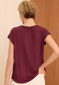 Love & Roses REGULAR FIT - Apdrukāts T-krekls - red