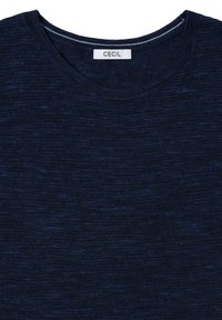 Dunkelblauer Strickpullover mit Rundhalsausschnitt. Der Stoff hat eine dezente Textur mit einem leicht melierten Finish. Das Etikett trägt die Aufschrift "CECIL."