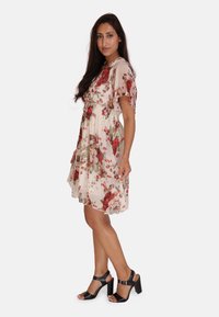 Elara SOMMER - Vestido informal - beige