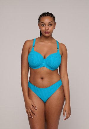 Türkises Bikini-Set mit gerippter Textur. Der Oberteil hat Bügel und verstellbare Träger, während der Unterteil im hochgeschnittenen Stil gestaltet ist.