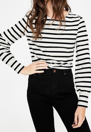 Long sleeved top - white