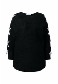 Schwarzer Strickpullover mit weißen Rippenschnürungen, die in einem Kreuzmuster an den Ärmeln verlaufen, sowie gebundenen Schleifen nahe den Handgelenken.