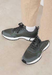 Unausgewählt, dark grey