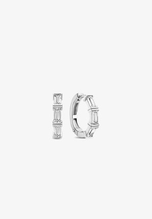 Boucles d'oreilles en argent avec des pierres transparentes taillées en rectangle dans un design géométrique. Métal poli avec une finition brillante et une fermeture sécurisée.