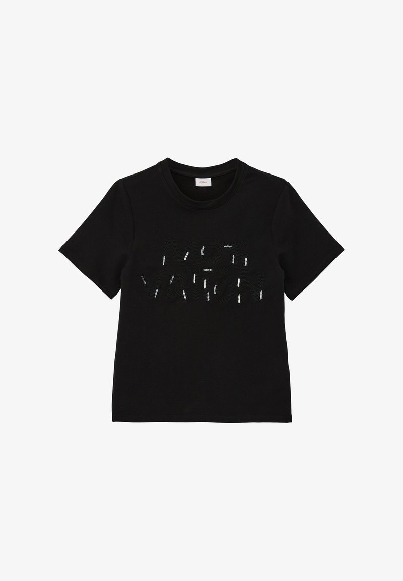 Černé bavlněné tričko s krátkými rukávy a kulatým výstřihem. Ozdobené texturovaným grafickým vzorem v bílé barvě na přední straně.