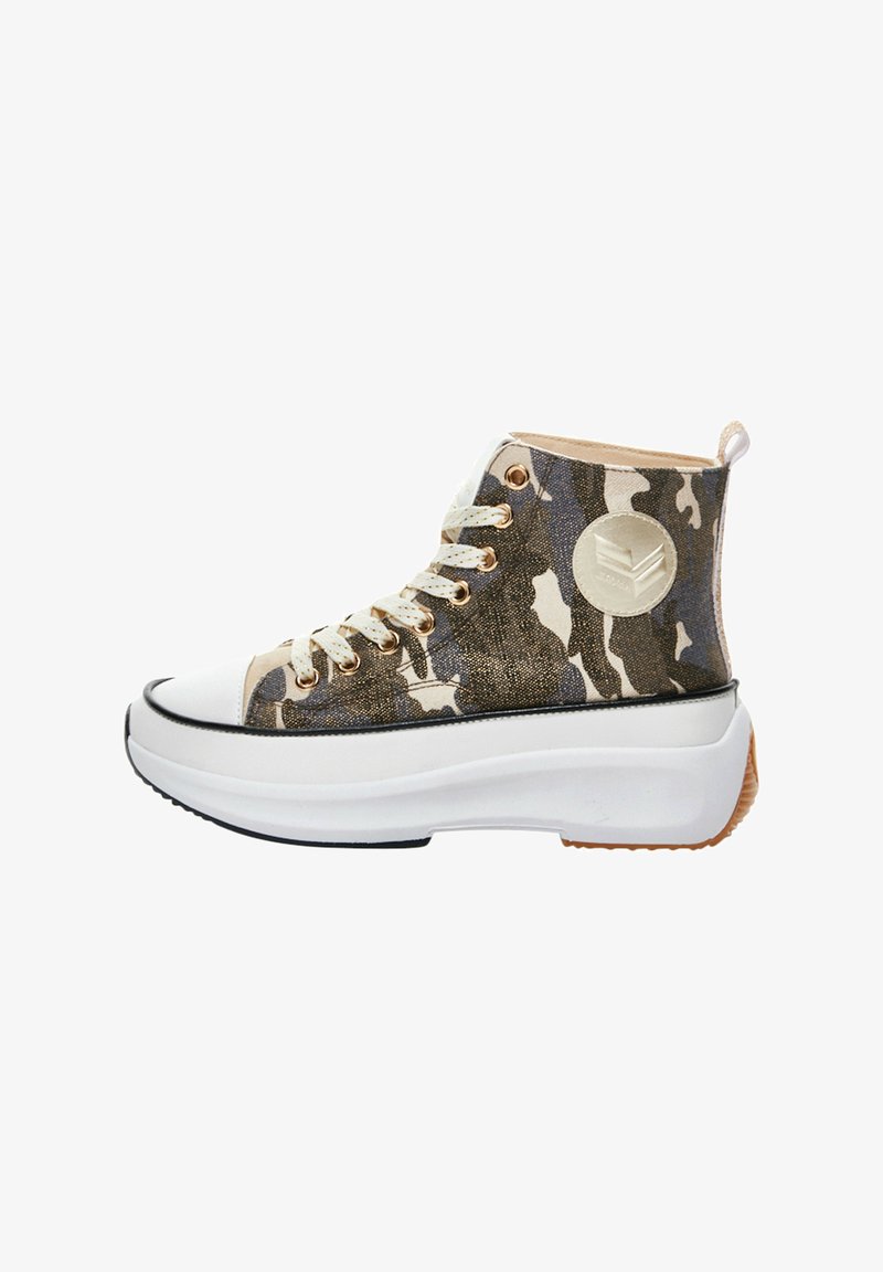 Baskets montantes avec un motif camouflage en beige, marron et noir ; œillets en or ; bout en caoutchouc blanc et semelle plateforme ; accent de logo circulaire.