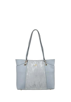 Lichtgrijze totebag met dubbele schouderbanden, centraal gestructureerd paneel en klein gouden logo detail aan de voorkant.