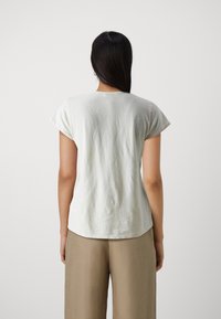 DRYKORN AVIVI - Basic póló - brown