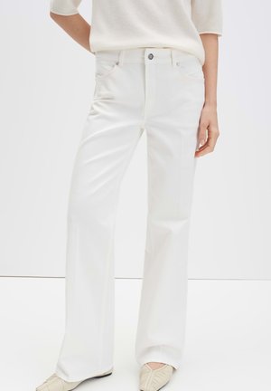ELEGANT SILHOUETTE - Jeans Bootcut - off white