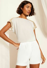 Friends Like These SEQUIN EMEBELLISHED-REGULAR FIT - Triko s potiskem - white