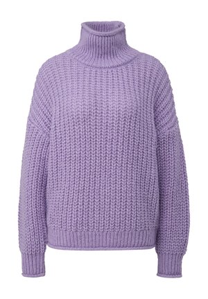 Grober Strickpullover in Lavendel mit Rollkragen, langen Ärmeln sowie gerippten Bündchen und Saum, präsentiert vor einem weißen Hintergrund.