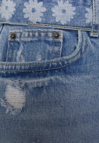 ONLY ONLROBYN VINTAGE - Calções de ganga - light blue denim
