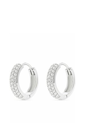 Paire de boucles d'oreilles créoles en argent incrustées de deux rangées de petits cristaux ronds clairs, avec fermoirs à charnière.