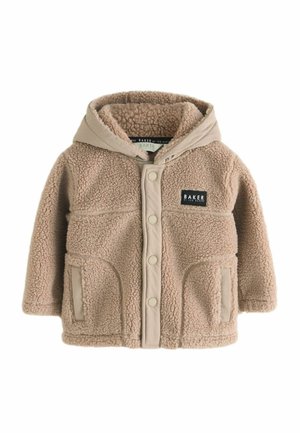 Beige Kinder-Fleecejacke mit Kapuze, Druckknöpfen, Fronttaschen und einem "Baker"-Label auf der linken Brust.