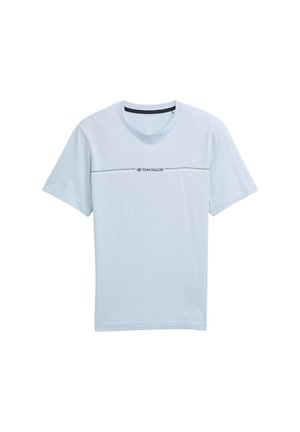 Heleheline lühikeste varrukatega t-särk sujuvast kangast, millel on rinnal horisontaalne tumesinine logo riba koos "TOM TAILOR" kirjatüügiga.