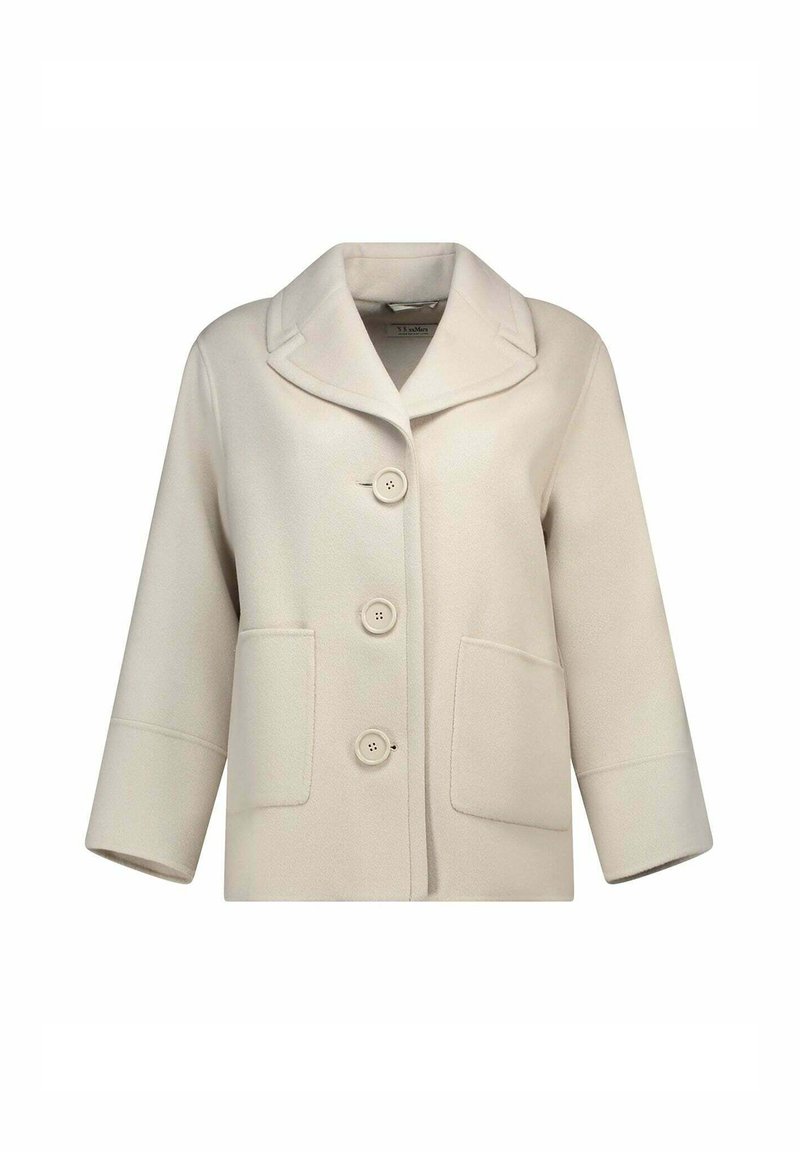Cappotto di lana beige con colletto a revers, tre grandi bottoni, due tasche frontali e maniche a lunghezza gomito con una vestibilità morbida.