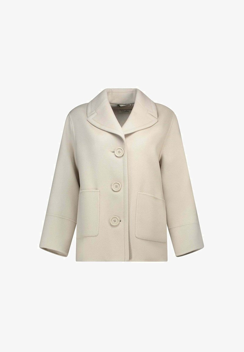 Cappotto di lana beige con colletto a revers, tre grandi bottoni, due tasche frontali e maniche a lunghezza gomito con una vestibilità morbida.