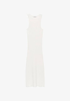 Bílé, bezramenní, žebrované pletené šaty s přiléhavým siluetou, dosahujícími pod kolena. Jednoduchý a minimalistický design, bez vzorů nebo kovových detailů.