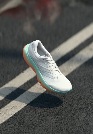 adidas Performance, SUPERNOVA RISE 3 M - Zapatillas running asfalto - footwear white/silver metallic/semi flash aqua