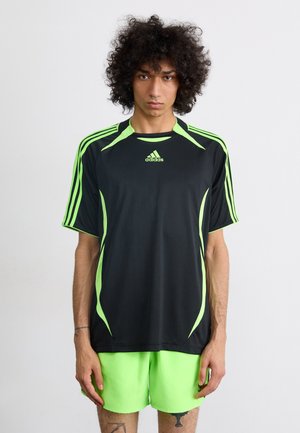 adidas Originals TEAMGEIST TEE - T-shirt imprimé - black/signal green