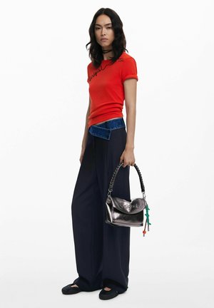 Desigual MEDIUM FLAP WITH 3D LOGO - Handtasche - material finishes