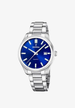 Montre-bracelet en métal argenté avec cadran bleu, marqueurs d'heure blancs, trois aiguilles, affichage de la date à 3 heures, et logo Festina sous 12 heures.