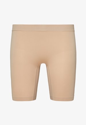 Bermudas beige sin costuras fabricadas con un tejido elástico de textura suave. De longitud a mitad del muslo, con una cinturilla elástica y sin costuras visibles.