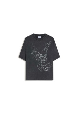 T-shirt noir à manches courtes avec un graphisme en contour blanc représentant Spider-Man en pleine posture dynamique de balancement sur le devant.