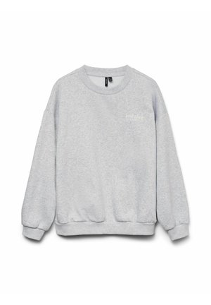 Sweatshirt gris clair en tissu doux. Présente un col rond, des épaules tombantes et des poignets côtelés. Petit texte sur le devant.