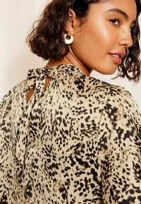 Friends Like These FLUTTER SLEEVE  - Blůza - mottled beige