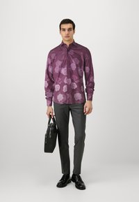 Twisted Tailor BERGER - Ing - wine