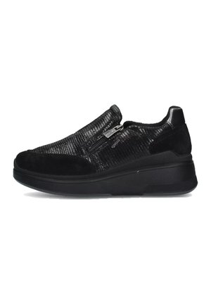 Scarpe slip-on nere con una finitura testurizzata che combina materiali lisci e scamosciati, suola spessa e doppi zipper per una facile calzata.