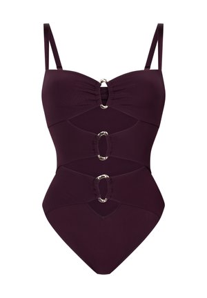 Donkerpaarse badpak met dunne bandjes en drie decoratieve zilveren ringen die uitgesneden secties aan de voorkant vormen.