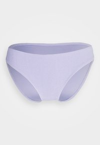 Cuecas de biquíni lilás feitas de tecido texturizado, apresentando um design sem emendas e uma larga cintura para conforto, com bordas suaves e sem padrões.