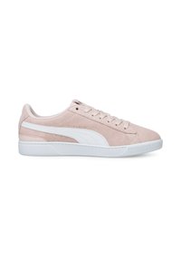 Sneakers in pelle scamosciata rosa chiaro con accenti bianchi, punta rotonda, design con lacci e suola in gomma testurizzata con dettagli rigati.
